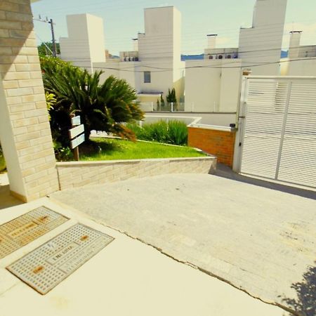 1079 - Apartamento com vista para o mar em Bombinhas Exterior foto